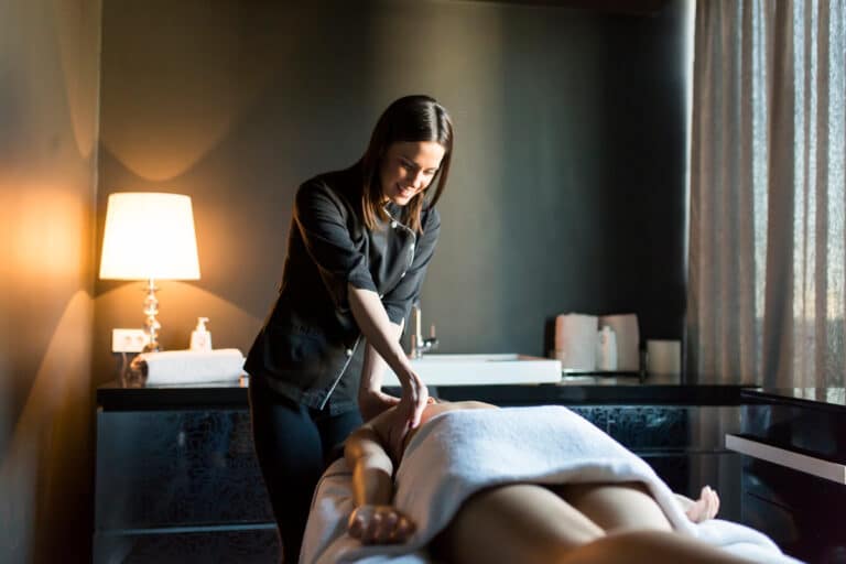 Massage suédois vitalité femme Grenoble Gières